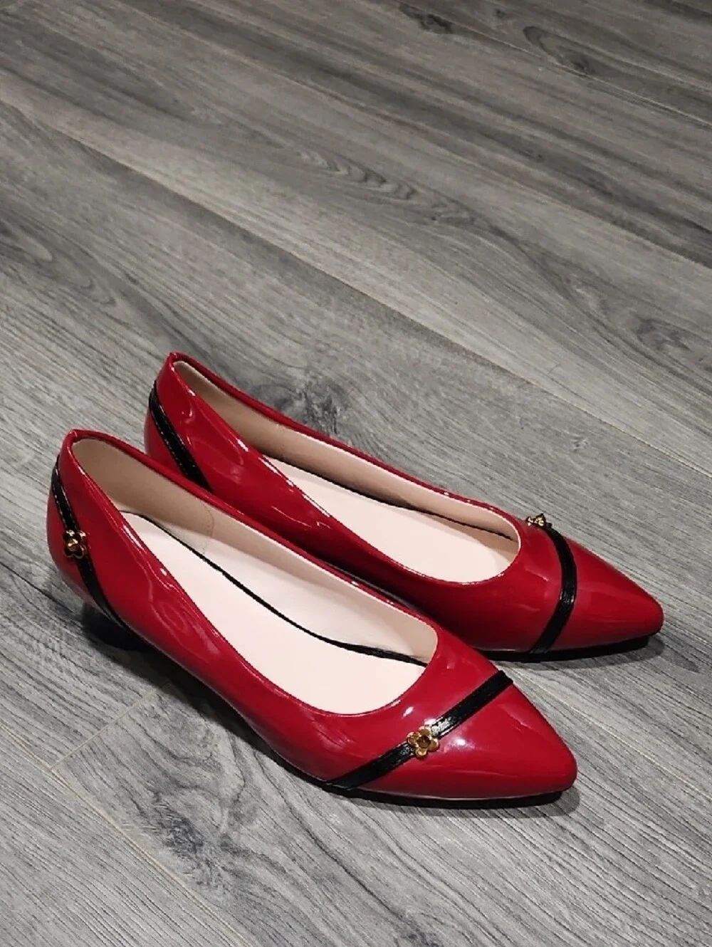 Elegant Red Patent Pointed-Toe Pumps with Gold Metallic Heel - Picture 2 of 9